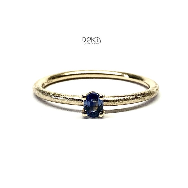 pierscionek z szafirem 1.jpg