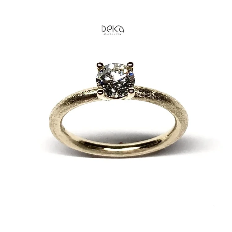 Zaręczynowy pierścionek z brylantem 0,5 ct