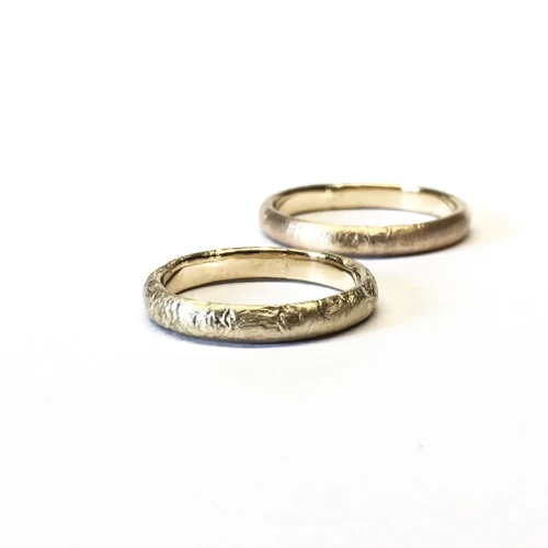 Złote obrączki ślubne