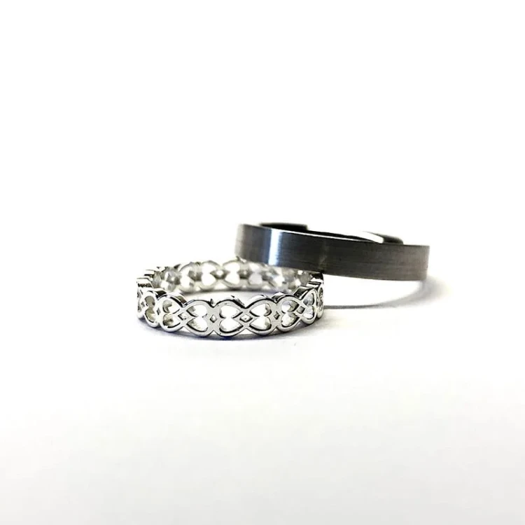 Obrączki ażurowe z białego złota