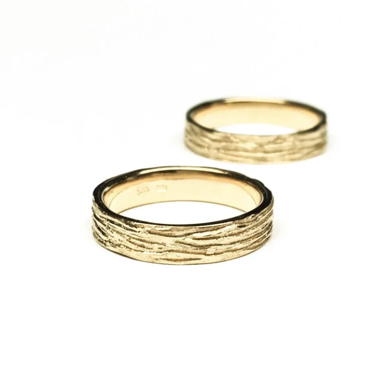 Obrączki z nieregularną fakturą