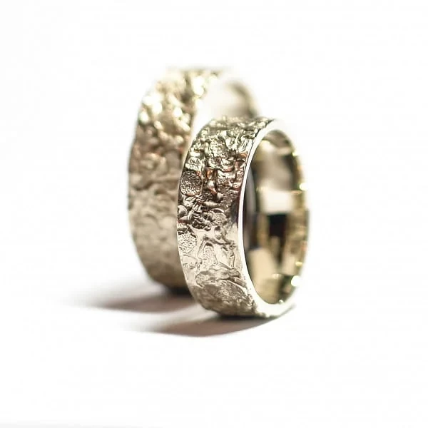 Obrączki ślubne z białego lub żółtego złota