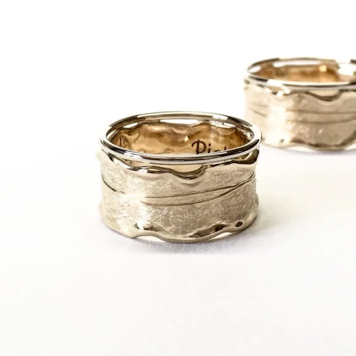 Szerokie obrączki ze złota