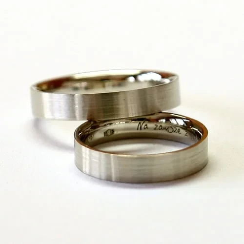 Złote obrączki ślubne