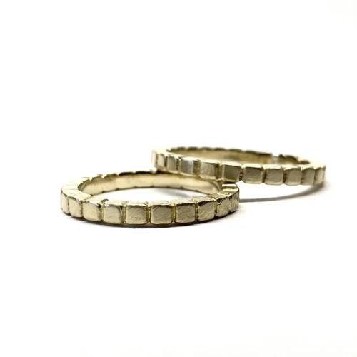 Złote obrączki ślubne