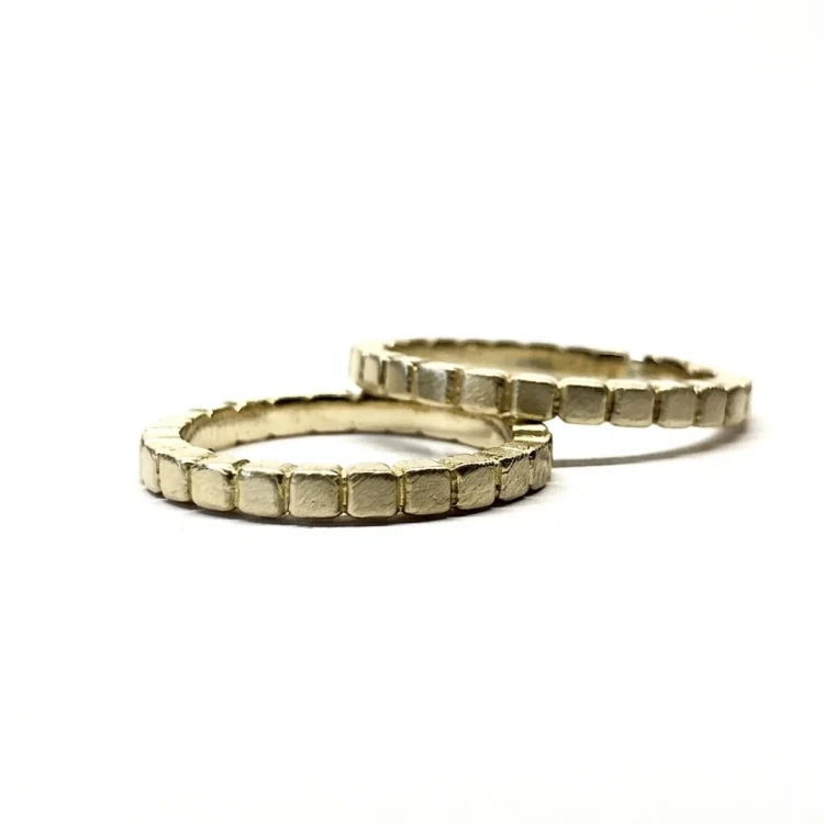 Złote obrączki ślubne